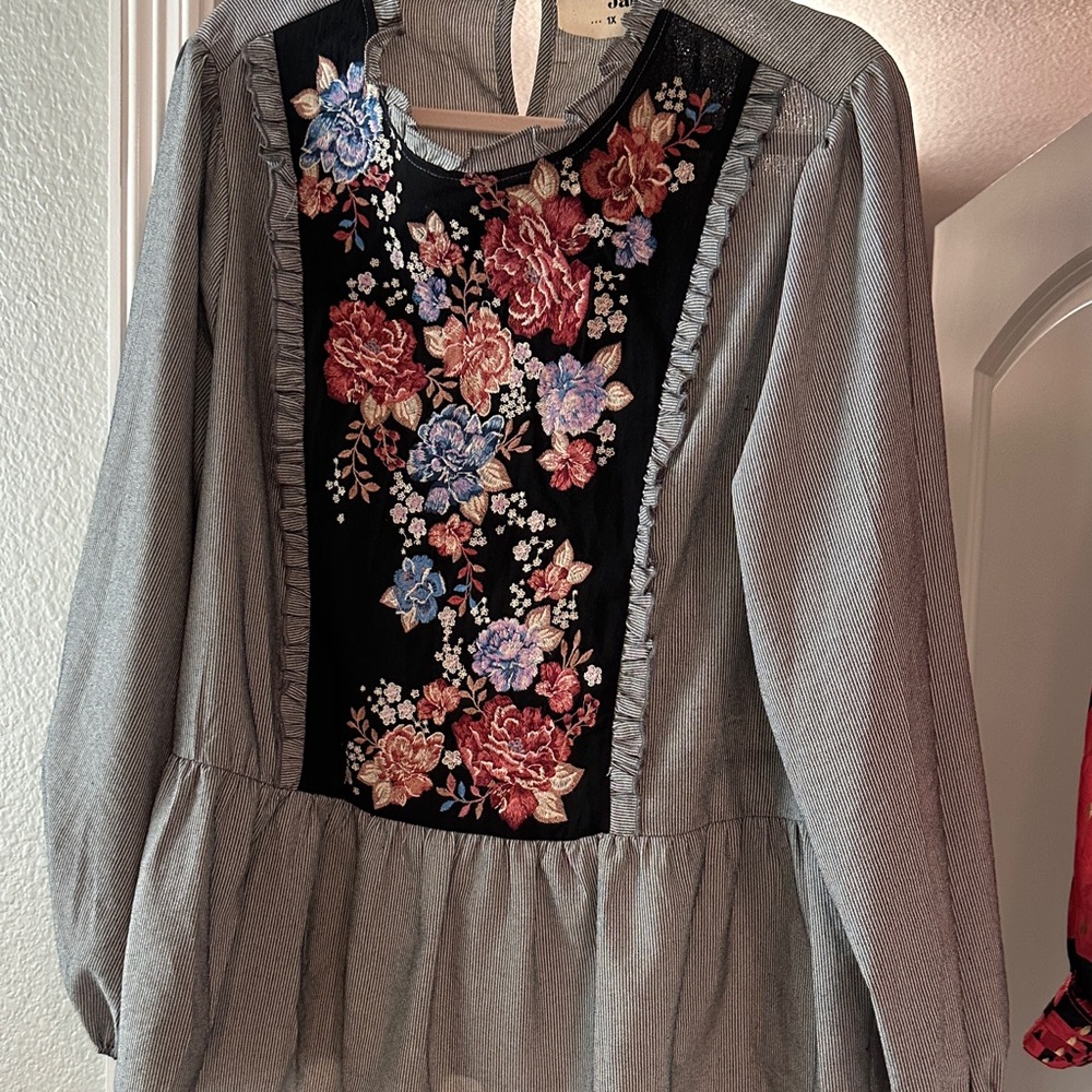Savanna Jane Gray Blouse with Floral Embroidery